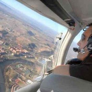 Cabina de la avioneta en un vuelo por logorño