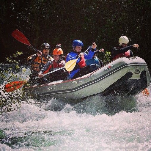 Rafting en Logrono Salto en uno de los tramos del descenso